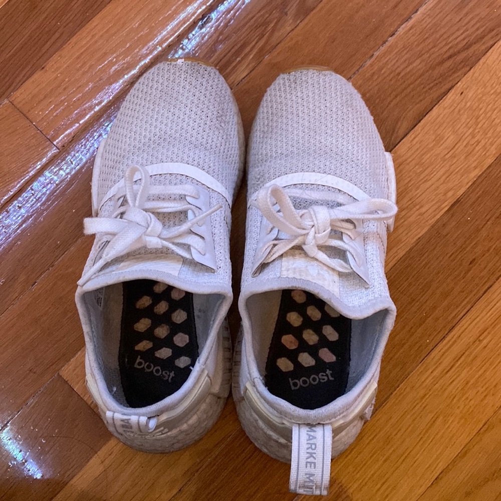 NMD r1 adidas shoe